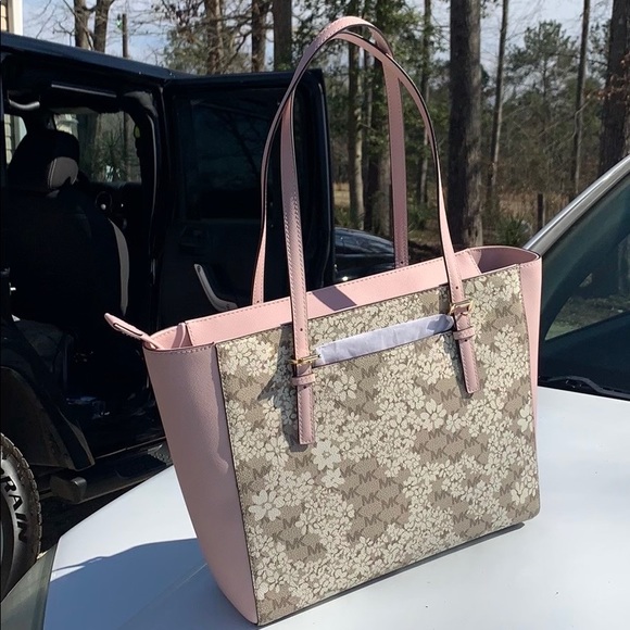 Michael Kors Hand Bag - Picture 3 of 9